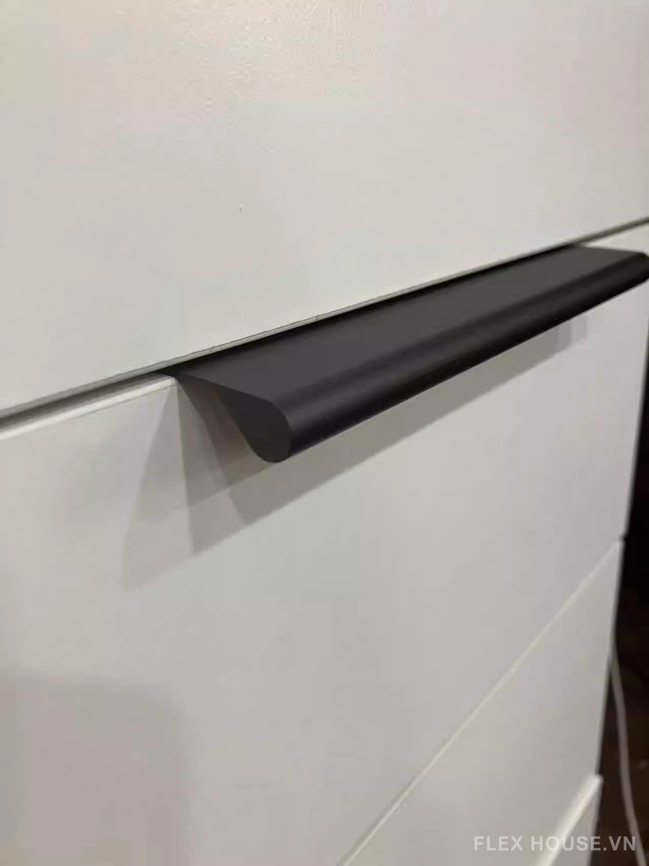 Tay nắm tủ quần áo thanh dài hợp kim nhôm A245BL 7 Tay nắm tủ quần áo thanh dài hợp kim nhôm A245BL 12