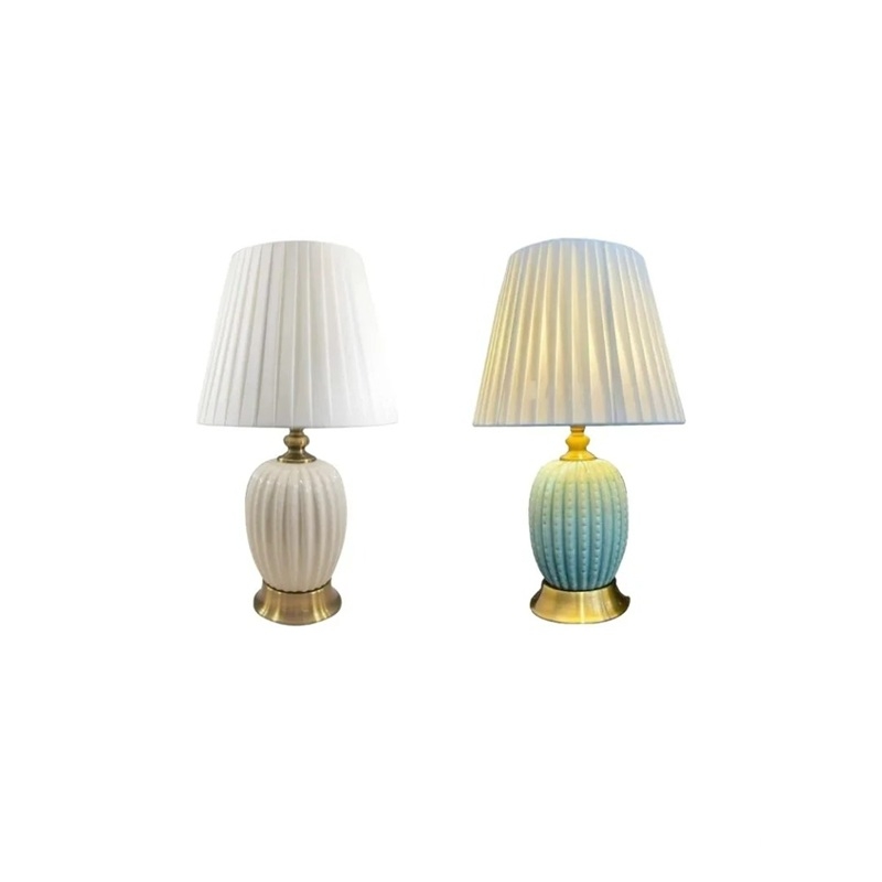 Đèn bàn thân sứ chao vải xếp ly cổ điển DB70 1 Đèn bàn thân sứ chao vải xếp ly cổ điển DB70