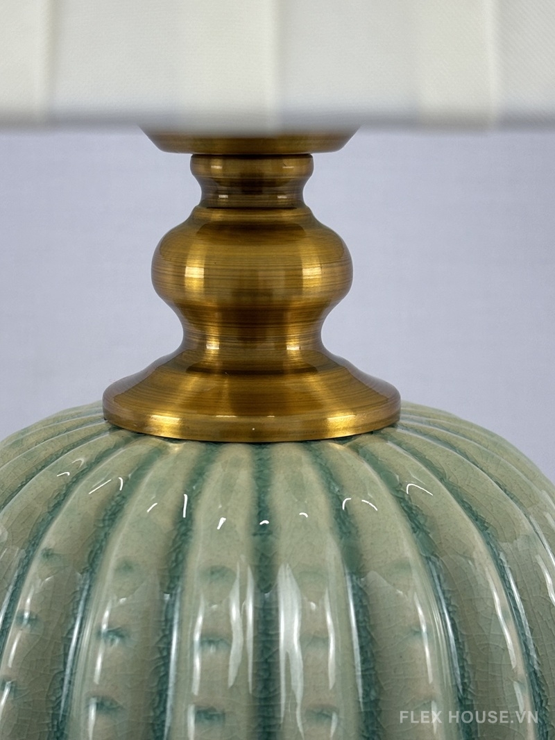 Đèn bàn thân sứ chao vải xếp ly cổ điển DB70 9 Đèn bàn thân sứ chao vải xếp ly cổ điển DB70