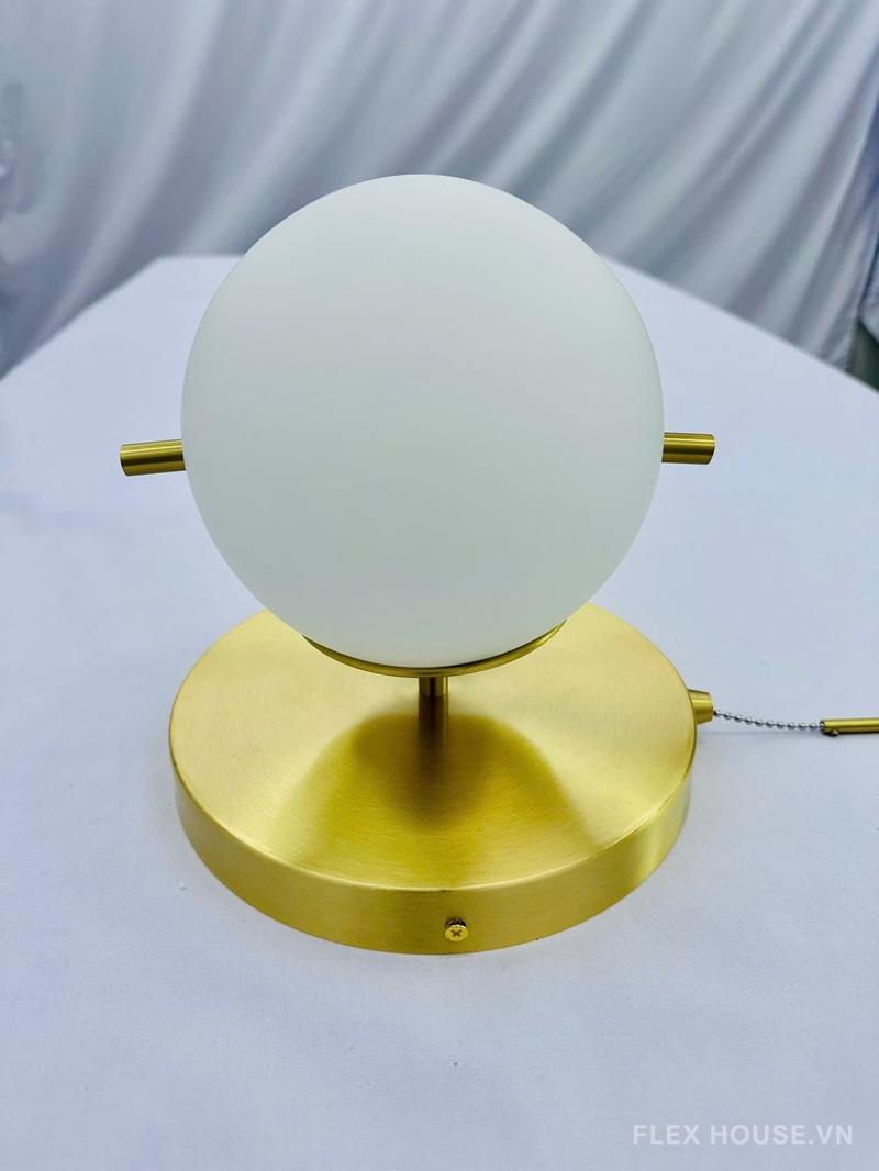 Đèn gắn tường bằng đồng trang trí khách sạn VK134