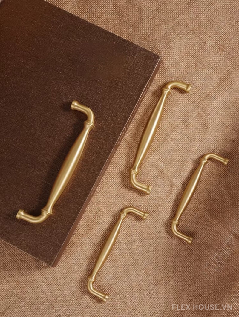 Tay nắm tủ đồng vàng phong cách châu Âu L3068 1 Tay nắm tủ đồng vàng phong cách châu Âu L3068 7