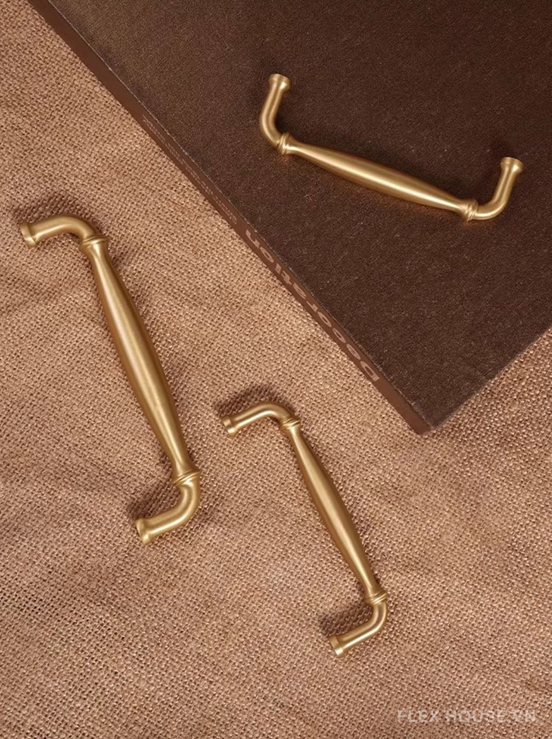 Tay nắm tủ đồng vàng phong cách châu Âu L3068 2 Tay nắm tủ đồng vàng phong cách châu Âu L3068 8