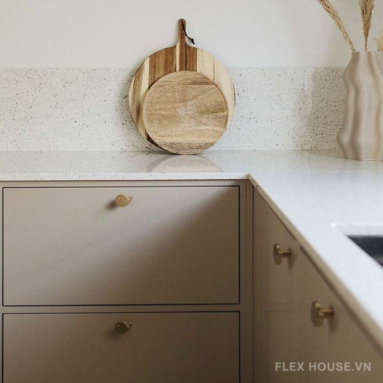 Núm tay nắm tủ bằng đồng hình chú cá voi MH9387 9 Núm tay nắm tủ bằng đồng hình chú cá voi MH9387 14