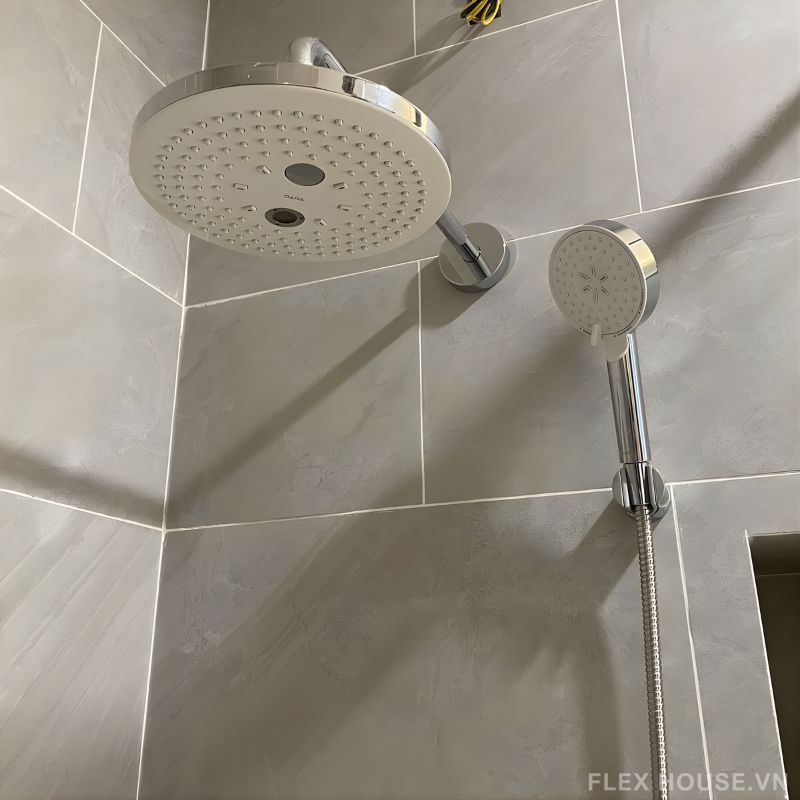 Sen tắm dáng tròn gắn tường TOTO TBW01004A 2 Sen tắm dáng tròn gắn tường TOTO TBW01004A