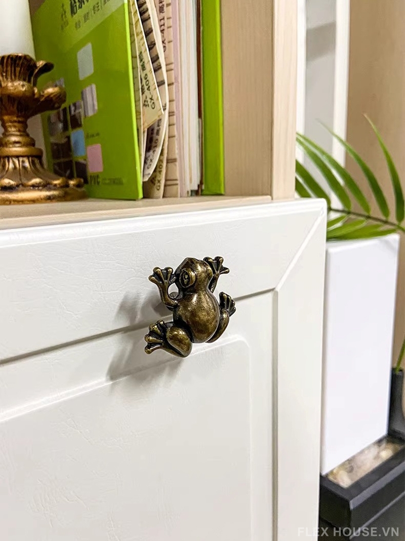 Núm tay nắm cánh tủ hợp kim hình chú ếch JM662 1 Núm tay nắm cánh tủ hợp kim hình chú ếch JM662 4