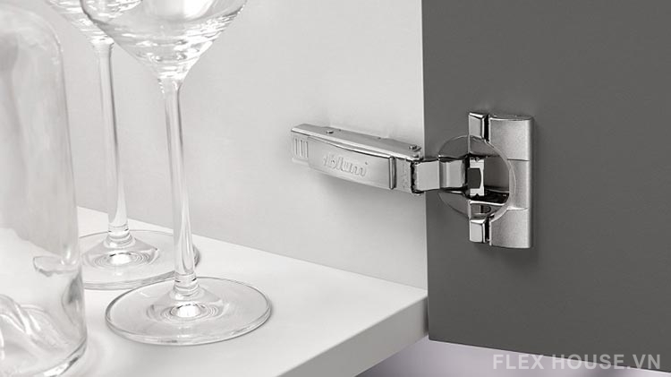 Bản lề giảm chấn trùm ngoài 107 độ Blum 75B1550 1 Bản lề giảm chấn trùm ngoài 107 độ Blum 75B1550 4