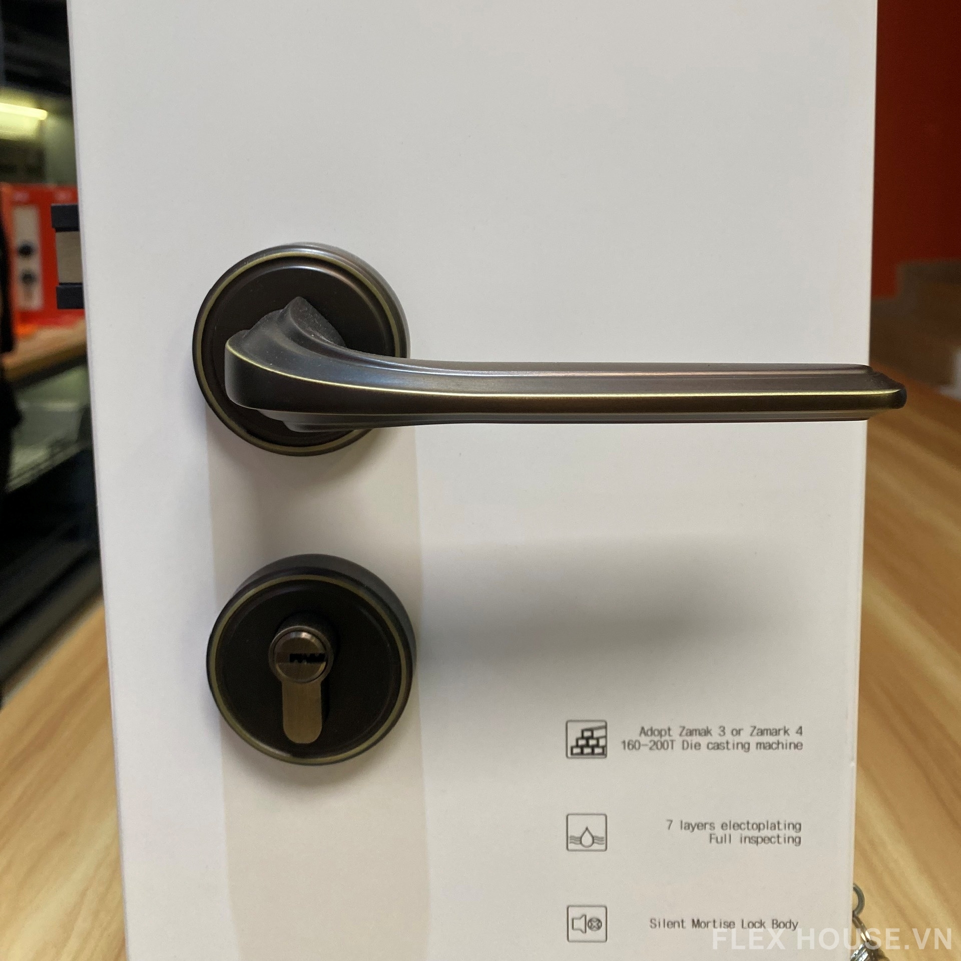 Khoá cửa thông phòng tay gạt nghệ thuật Taura C82Z235 5 Khoá cửa thông phòng tay gạt nghệ thuật Taura C82Z235 10