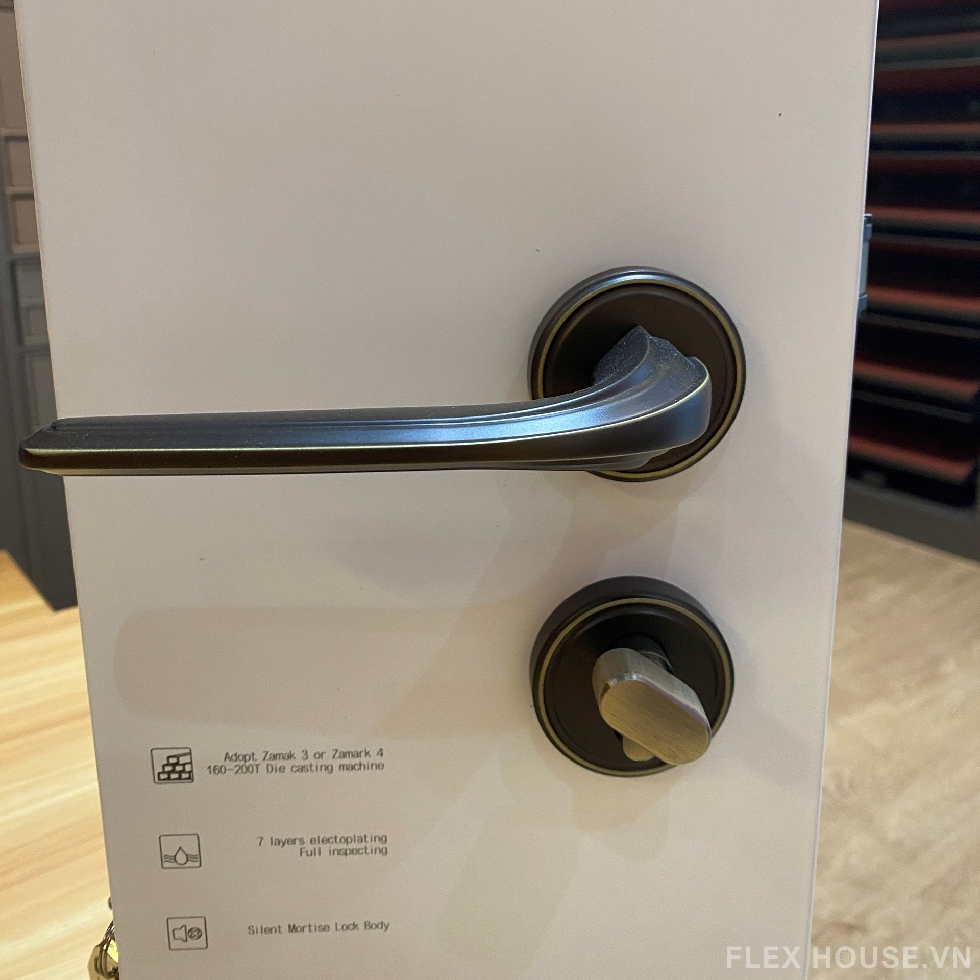 Khoá cửa thông phòng tay gạt nghệ thuật Taura C82Z235 6 Khoá cửa thông phòng tay gạt nghệ thuật Taura C82Z235 11