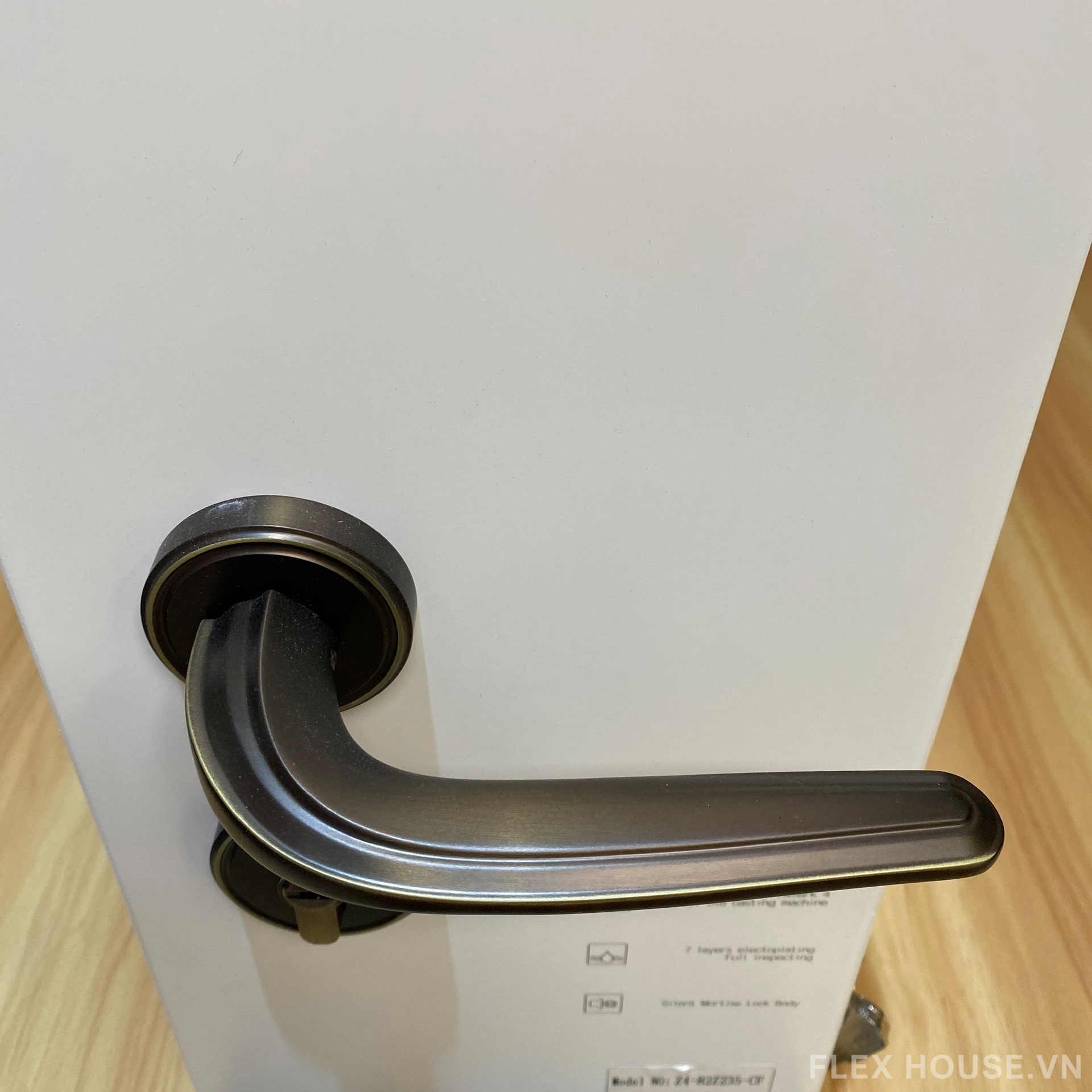 Khoá cửa thông phòng tay gạt nghệ thuật Taura C82Z235 7 Khoá cửa thông phòng tay gạt nghệ thuật Taura C82Z235 12