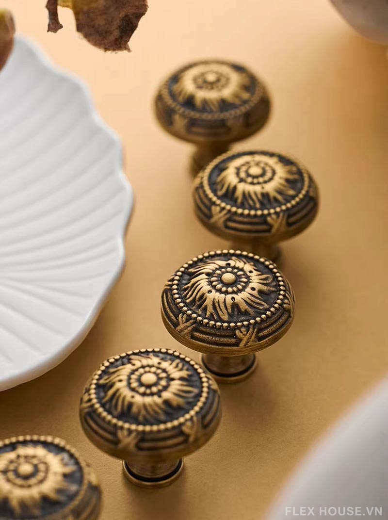 Núm tay nắm tủ đồng hoa văn cổ điển Sunflower LT555 6 Núm tay nắm tủ đồng hoa văn cổ điển Sunflower LT555 12