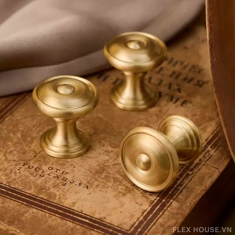 Núm tay nắm tủ đồng tròn phong cách Âu Retro LT5917 5 Núm tay nắm tủ đồng tròn phong cách Âu Retro LT5917 10