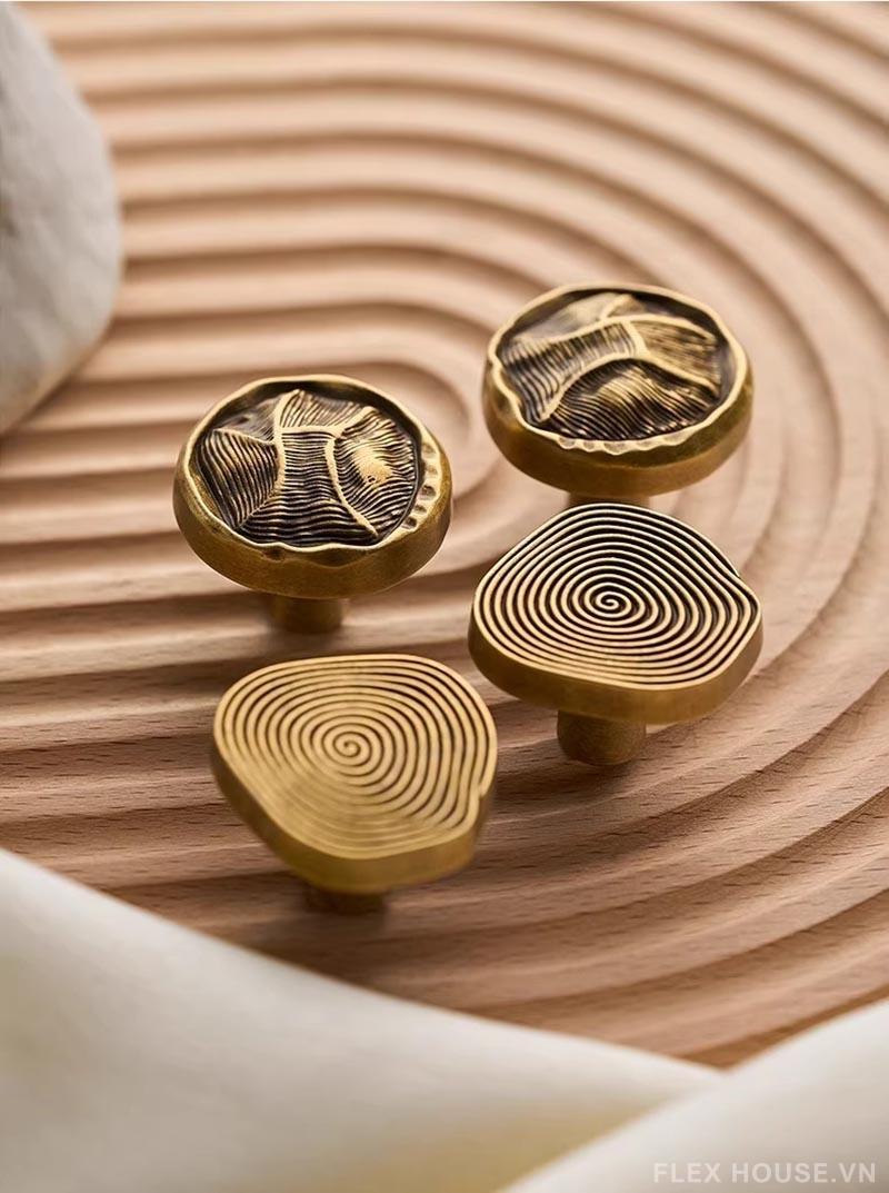 Núm tay nắm tủ đồng vân xoắn Retro LT784 8 Núm tay nắm tủ đồng vân xoắn Retro LT784 12