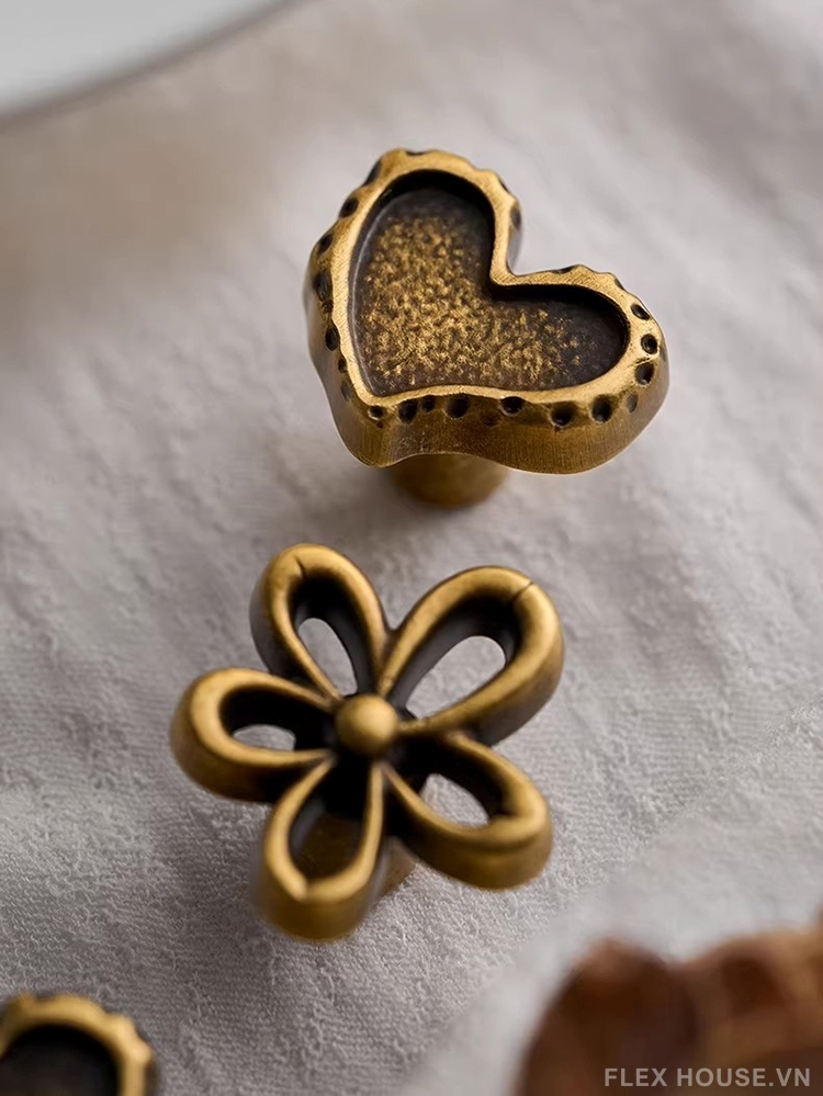 Núm tay nắm tủ hoa đồng cổ điển xinh xắn LT5668 2 Núm tay nắm tủ hoa đồng cổ điển xinh xắn LT5668 8