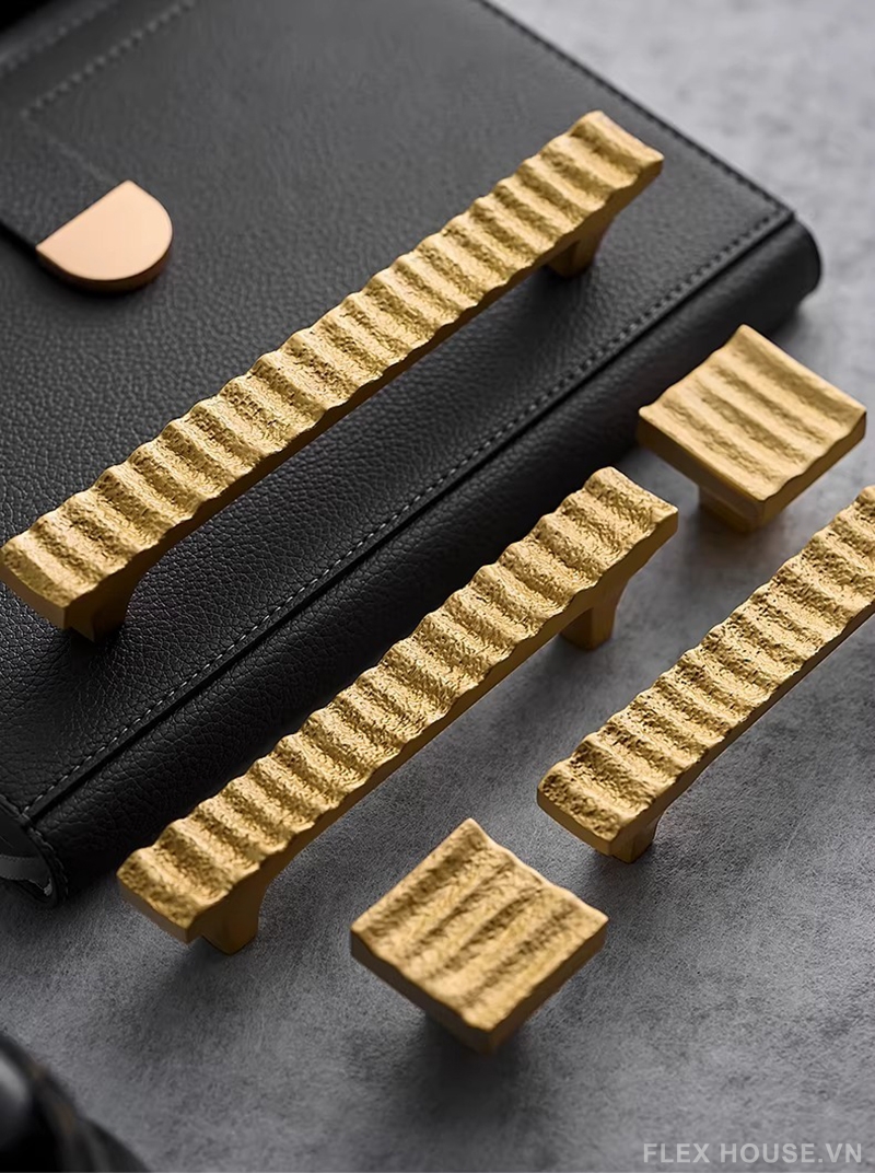 Tay nắm đồng thau tủ gân nổi nghệ thuật LT3989 5 Tay nắm đồng thau tủ gân nổi nghệ thuật LT3989 11