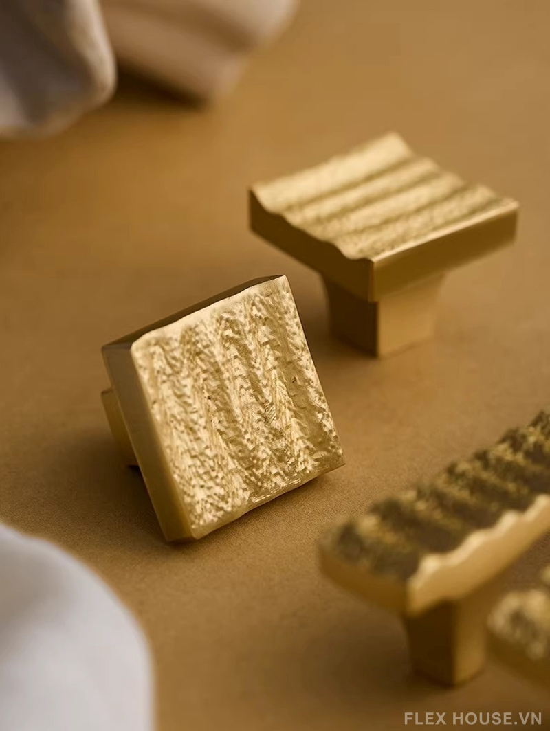 Tay nắm đồng thau tủ gân nổi nghệ thuật LT3989 1 Tay nắm đồng thau tủ gân nổi nghệ thuật LT3989 7