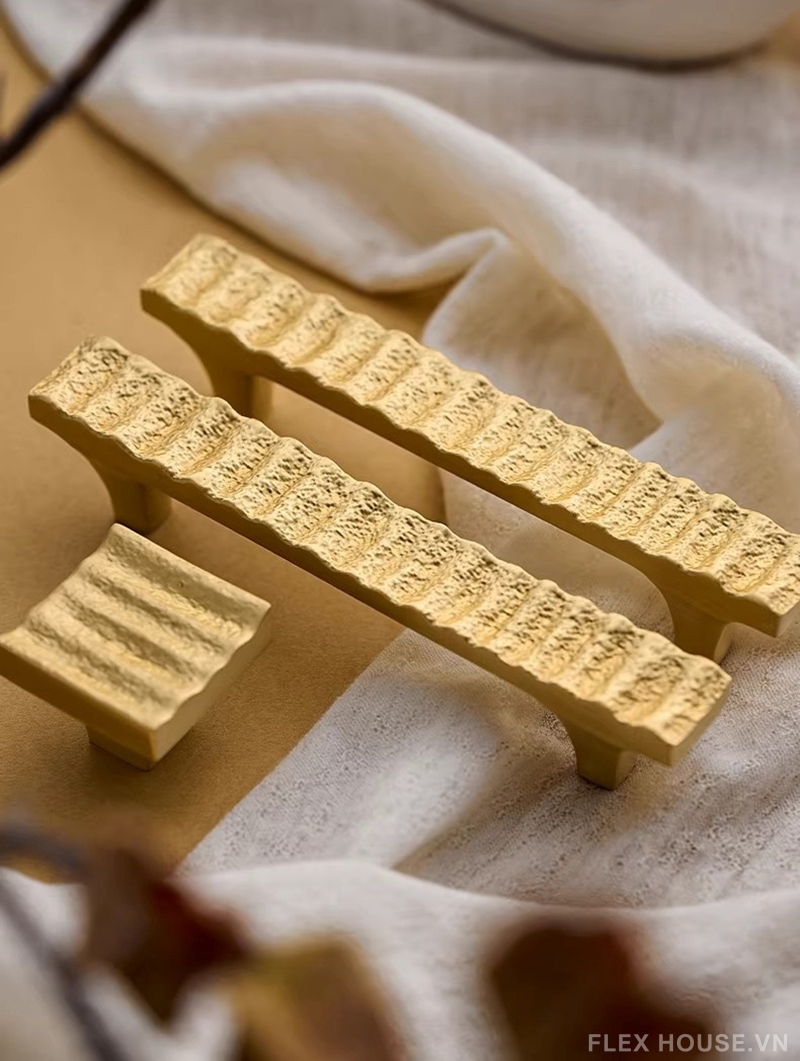 Tay nắm đồng thau tủ gân nổi nghệ thuật LT3989 6 Tay nắm đồng thau tủ gân nổi nghệ thuật LT3989 12