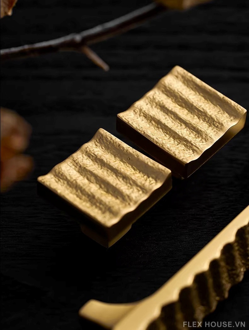 Tay nắm đồng thau tủ gân nổi nghệ thuật LT3989 7 Tay nắm đồng thau tủ gân nổi nghệ thuật LT3989 13