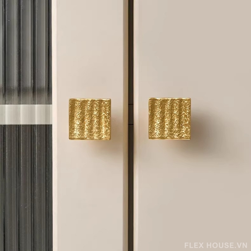 Tay nắm đồng thau tủ gân nổi nghệ thuật LT3989 14 Tay nắm đồng thau tủ gân nổi nghệ thuật LT3989 20