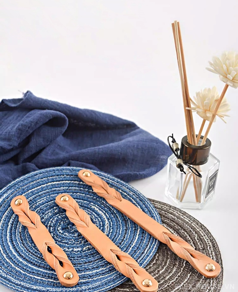 Tay nắm tủ da bò kiểu Scandinavia cao cấp JM5049 1 Tay nắm tủ da bò kiểu Scandinavia cao cấp JM5049 5