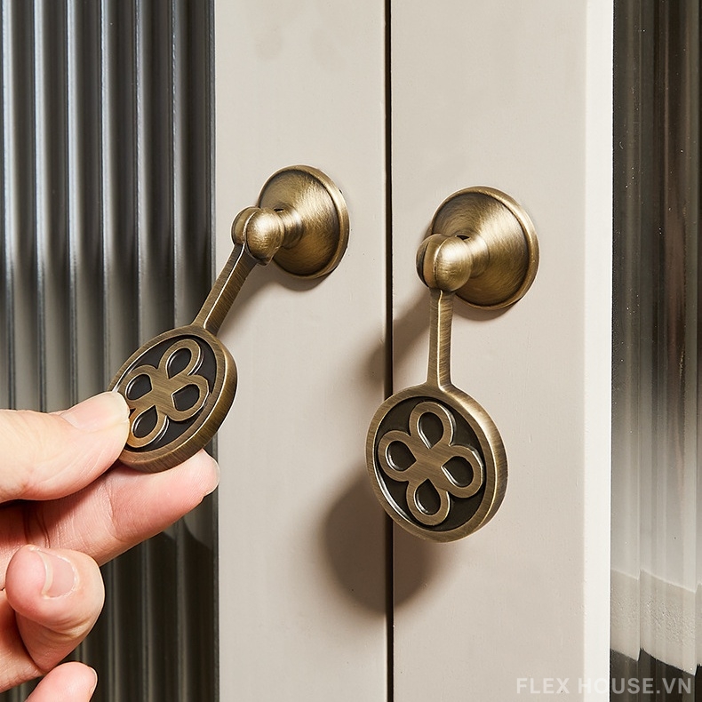 Tay nắm tủ đồng họa tiết cỏ bốn lá vintage PALO2079 7 Tay nắm tủ đồng họa tiết cỏ bốn lá vintage PALO2079 13