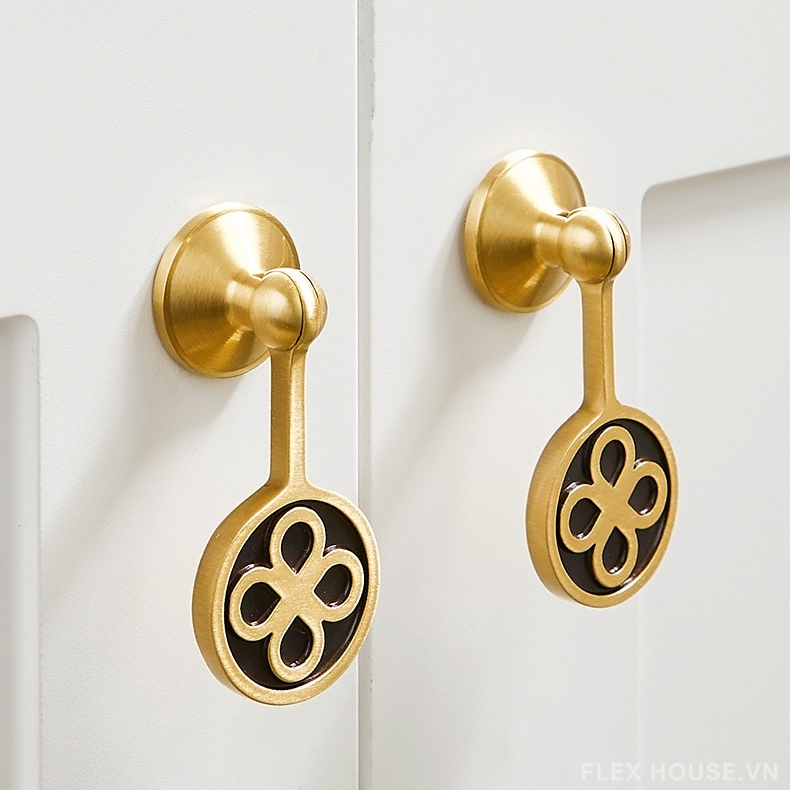 Tay nắm tủ đồng họa tiết cỏ bốn lá vintage PALO2079 5 Tay nắm tủ đồng họa tiết cỏ bốn lá vintage PALO2079 11