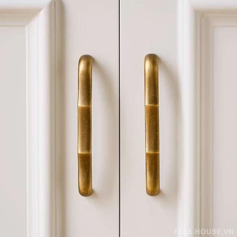 Tay nắm tủ đồng kiểu dáng uốn cong cao cấp LT777 8 Tay nắm tủ đồng kiểu dáng uốn cong cao cấp LT777 12