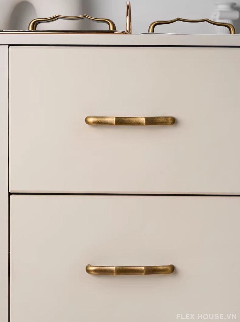 Tay nắm tủ đồng kiểu dáng uốn cong cao cấp LT777 11 Tay nắm tủ đồng kiểu dáng uốn cong cao cấp LT777 15