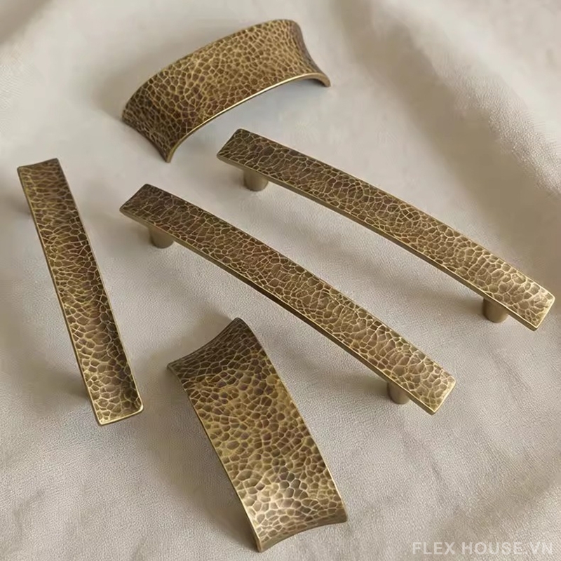 Tay nắm tủ đồng rèn Retro kiểu Pháp DX1312 2 Tay nắm tủ đồng rèn Retro kiểu Pháp DX1312 6