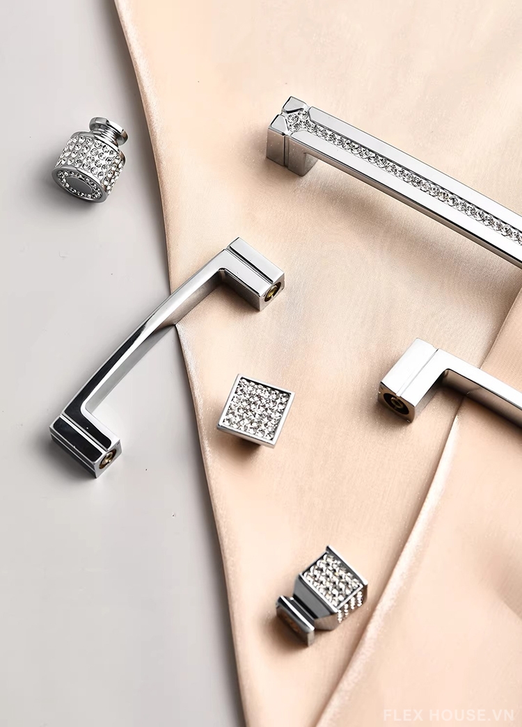 Tay nắm tủ quần áo hợp kim đính đá cao cấp JM791SV 1 Tay nắm tủ quần áo hợp kim đính đá cao cấp JM791SV 6