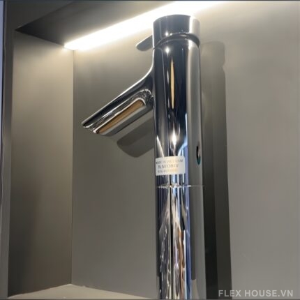 Vòi chậu nóng lạnh thân trụ vuông gạt đơn TOTO TLS01304V