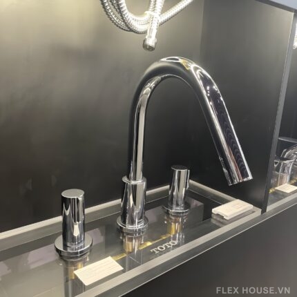 Vòi xả bồn tắm nóng lạnh cổ cong 3 lỗ TOTO TBG11201B