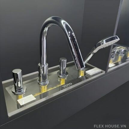 Vòi xả bồn tắm nóng lạnh đặt thành bồn kèm sen tắm TOTO TBG11202A