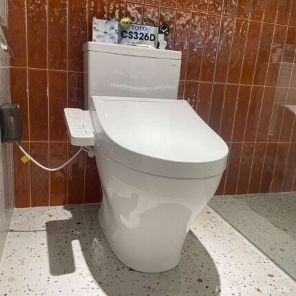 Bồn cầu 2 khối nắp điện tử vành kín TOTO CS326DW16