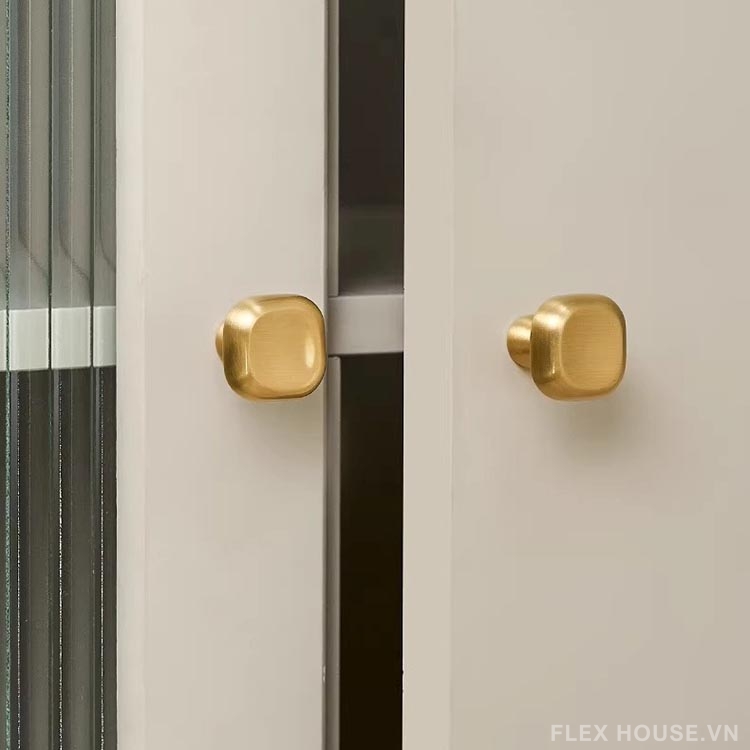 Núm tay nắm tủ đồng bo vuông tối giản LT5811 13 Núm tay nắm tủ đồng bo vuông tối giản LT5811 19