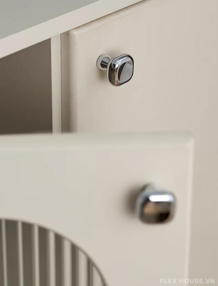 Núm tay nắm tủ đồng mạ chrome khối vuông bo mềm LT6140 5 Núm tay nắm tủ đồng mạ chrome khối vuông bo mềm LT6140 12