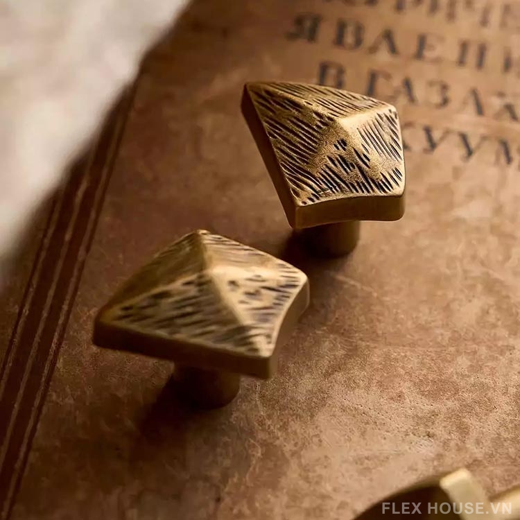 Núm tủ đồng cổ điển vân khắc LT188 3 Núm tủ đồng cổ điển vân khắc LT188 9