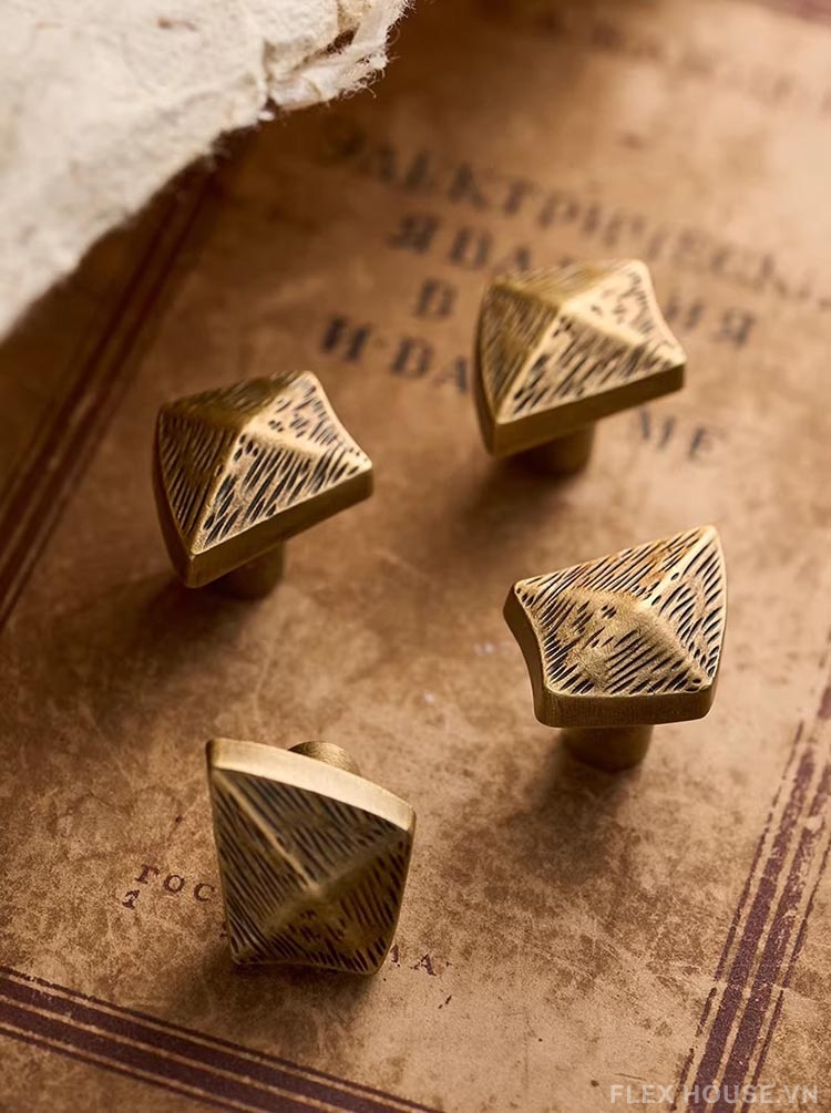 Núm tủ đồng cổ điển vân khắc LT188 1 Núm tủ đồng cổ điển vân khắc LT188 7