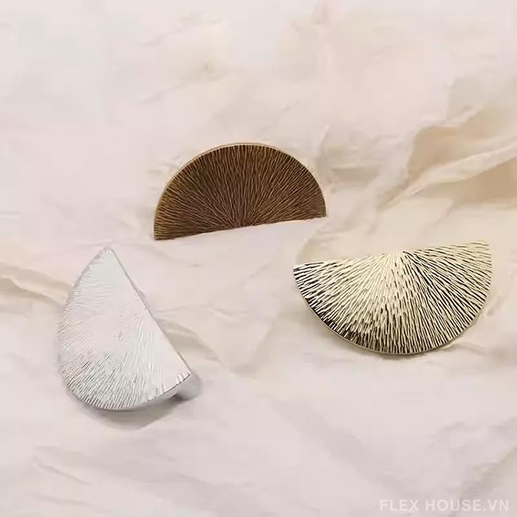 Tay nắm tủ bán nguyệt vân tia ánh kim OVLI2696 1 Tay nắm tủ bán nguyệt vân tia ánh kim OVLI2696 7