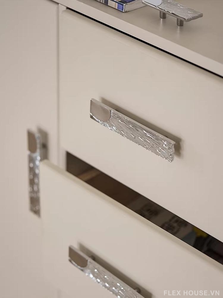 Tay nắm tủ đồng decor màu bạc kiểu Âu LT3254 14 Tay nắm tủ đồng decor màu bạc kiểu Âu LT3254 20