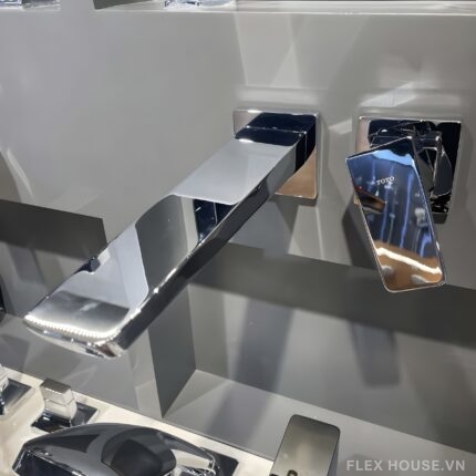 Vòi rửa mặt nóng lạnh dáng dài gắn tường TOTO TLG07308BB