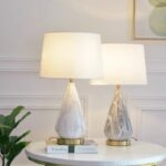 Đèn bàn hiện đại thân sứ chao vải Vân Nguyệt Đăng DB47