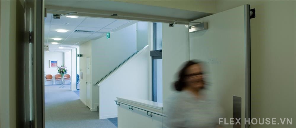 Giải Pháp Tay Đẩy Chống Va Đập Cho Hành Lang Bệnh Viện Và Trường Học 5 Giải Pháp Tay Đẩy Chống Va Đập Cho Hành Lang Bệnh Viện Và Trường Học 3