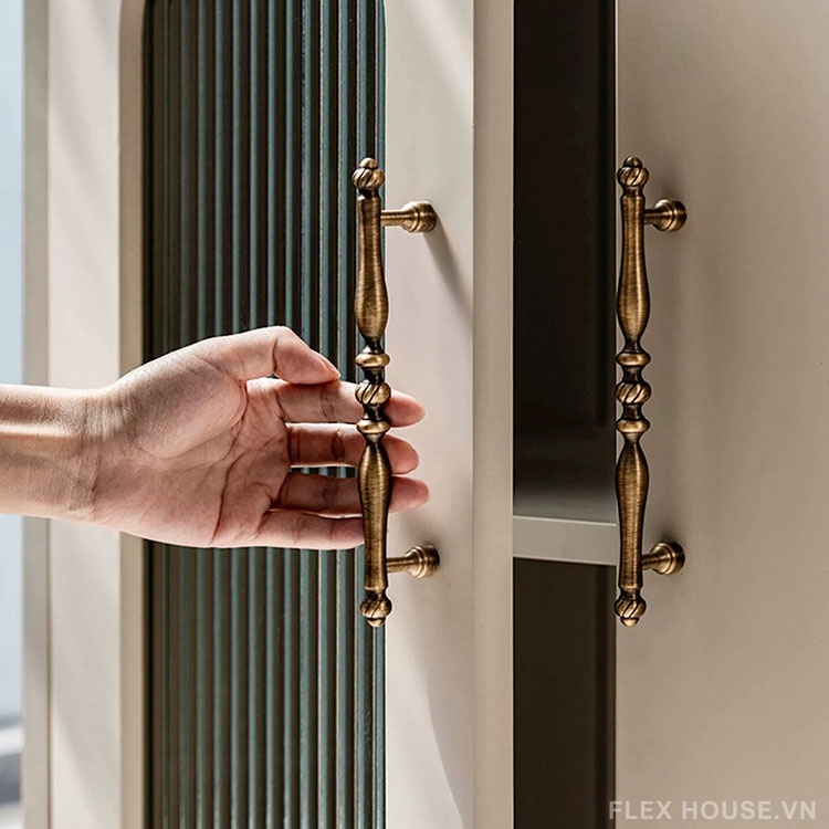Tay nắm tủ bằng đồng cổ điển kiểu Pháp LT6672 12 Tay nắm tủ bằng đồng cổ điển kiểu Pháp LT6672 16