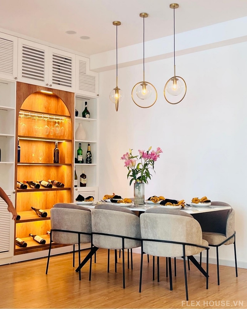 Đèn quầy bar chao quả cầu thủy tinh khung xi vàng TT28 1 Đèn quầy bar chao quả cầu thủy tinh khung xi vàng TT28