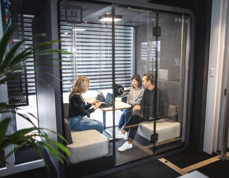 Tăng năng suất làm việc với Cabin cách âm di động FlexSpace 3 Tăng năng suất làm việc với Cabin cách âm di động FlexSpace 3